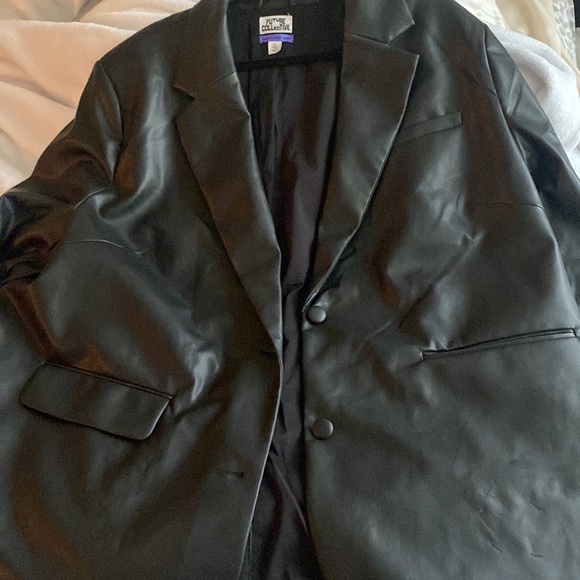 Faux leather oversized blazer - Picture 4 of 5